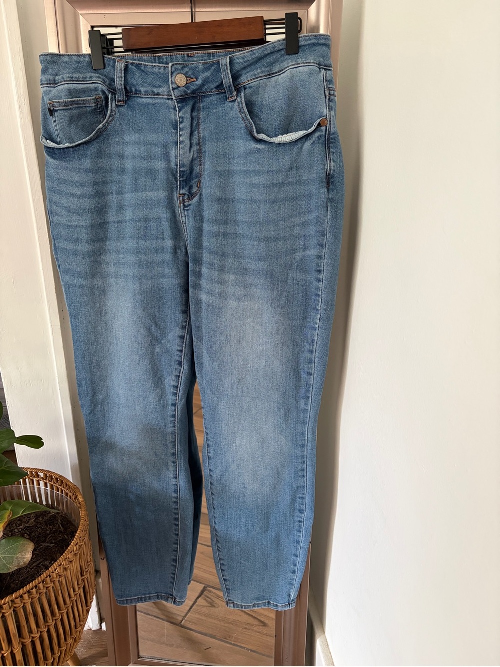 Judy Blue 16W Slim Fit Jeans Light Wash Blue Stretch Denim 33x27 Plus Size